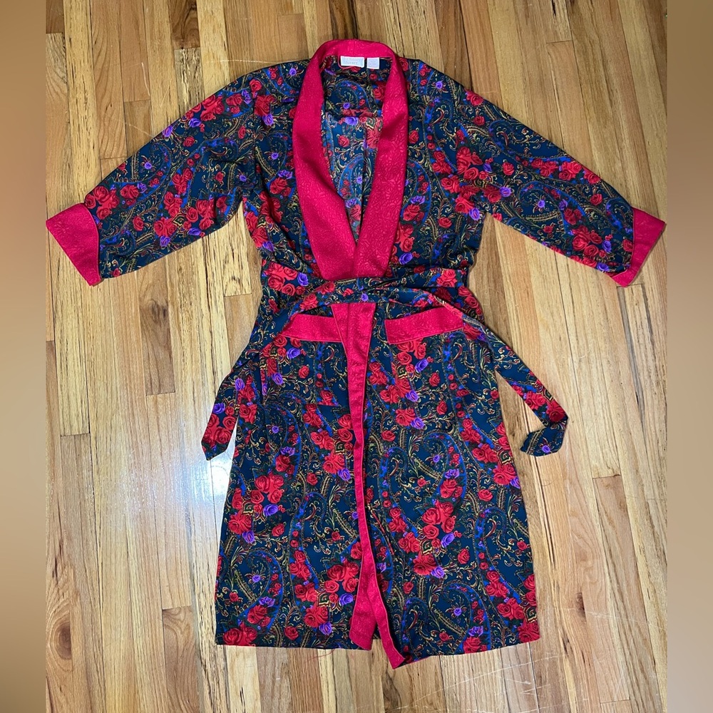 👌🏼Vintage Gold Label Victorias Secret Red Floral Robe